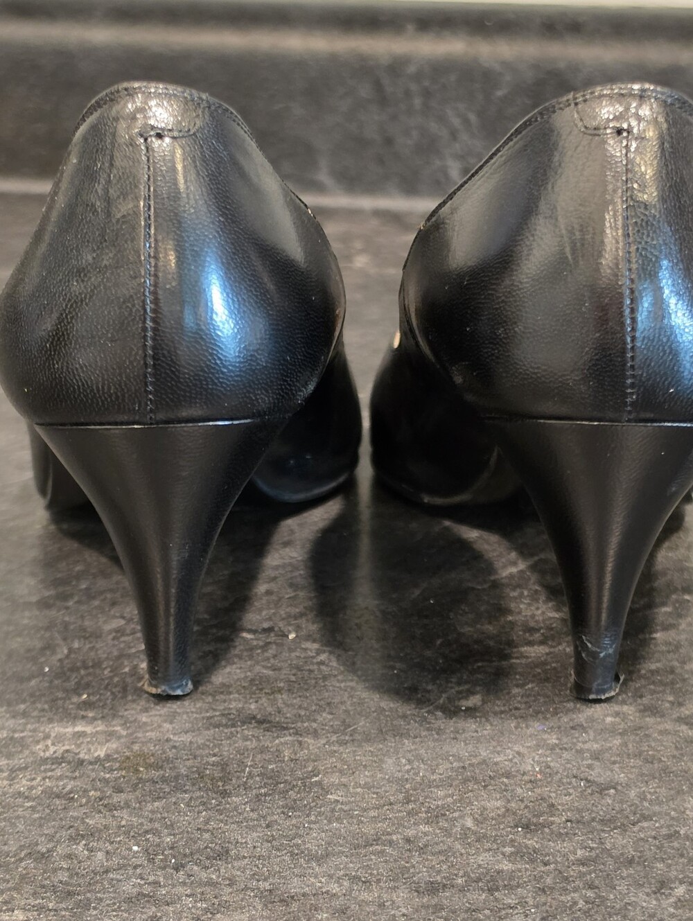Yves Saint Laurent Size 37 Black Leather Pointed Pumps with Gold Insole - Picture 5 of 12